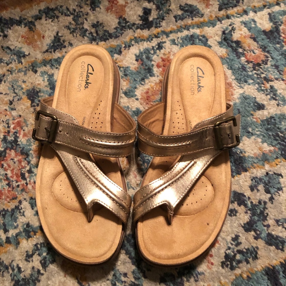 Clarks metallic bronze thong sandals